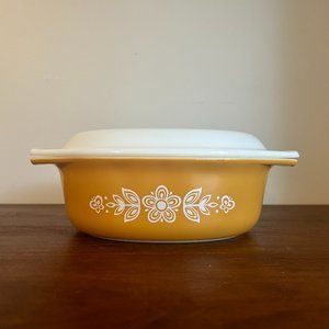 Pyrex Butterfly Gold Casserole Dish